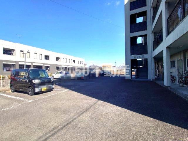 ハイムＥの駐車場