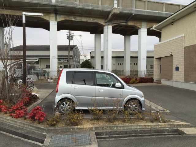 ユニベール神戸の駐車場