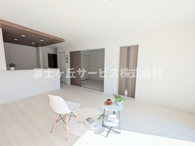 【居間・リビング】 | 磐田市福田 2期 新築一戸建て 1号棟 | リビングです