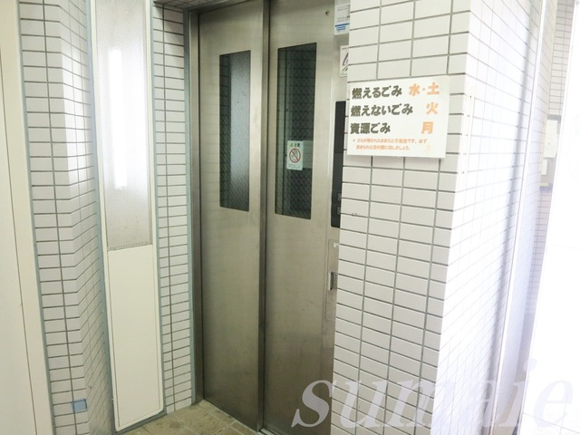 ジュネスⅡのエントランス|☆エレベーター完備です☆