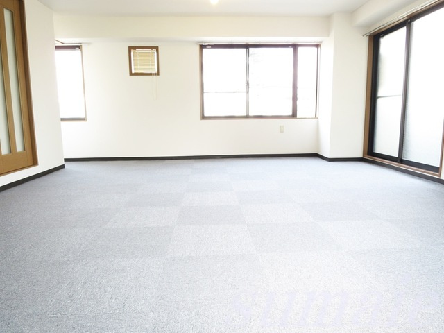 ジュネスⅡの寝室|☆広々18帖の洋室です☆