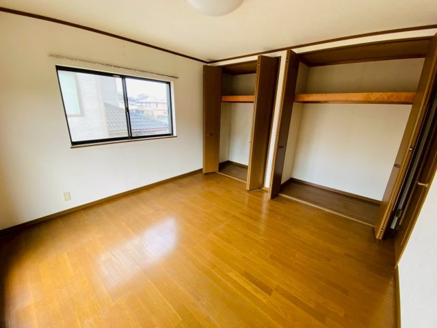 八街ろ　中古戸建の洋室