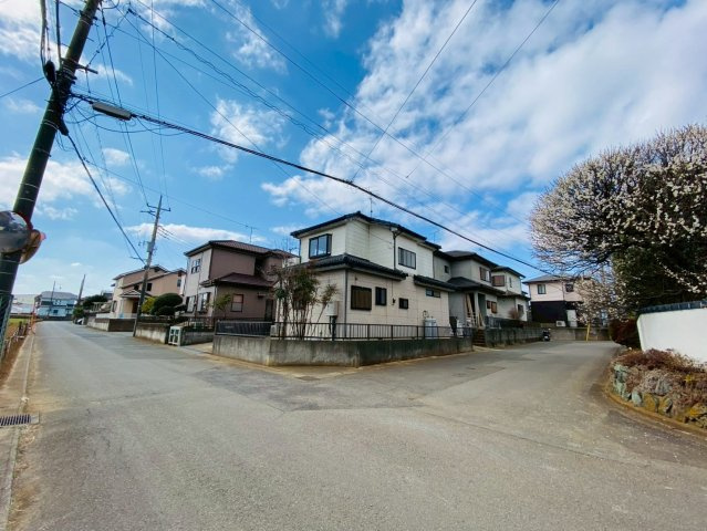 八街ろ　中古戸建の前面道路含む現地写真