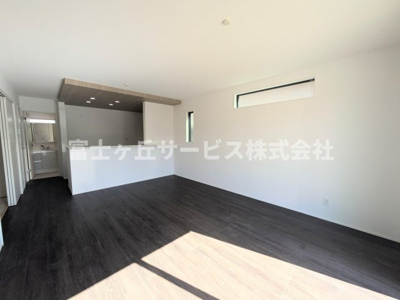 【居間・リビング】 | 磐田市福田 2期 新築一戸建て 2号棟 | リビングダイニングです