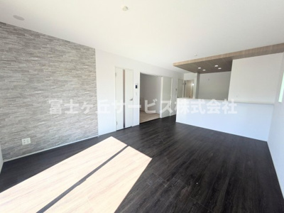 【居間・リビング】 | 磐田市福田 2期 新築一戸建て 2号棟 | リビングです