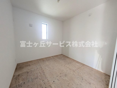 【和室】 | 磐田市福田 2期 新築一戸建て 2号棟 | リビング横の和室です。後日畳が入ります。