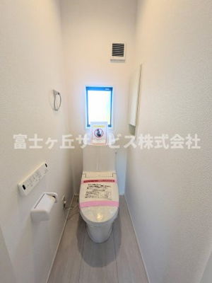 【トイレ】 | 磐田市福田 2期 新築一戸建て 2号棟 | 1F2F同タイプのトイレがあります。
