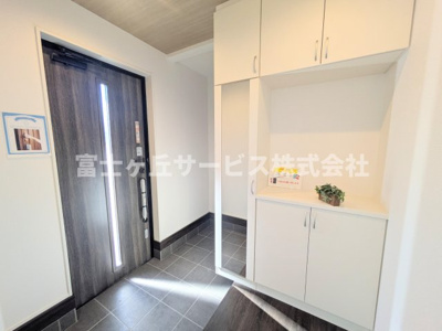 【玄関】 | 磐田市福田 2期 新築一戸建て 2号棟 | 玄関です