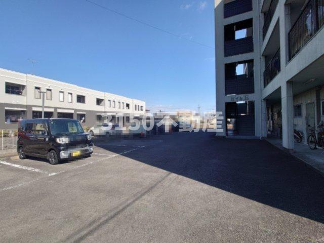 ハイムＥの駐車場