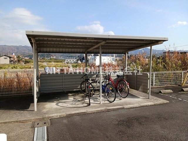 アンファミーユⅡのその他共用部分|屋根付きの駐輪場は無料です◆