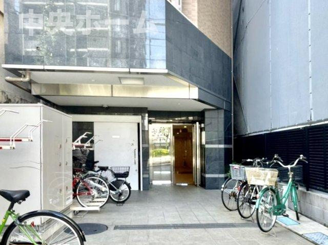 フェルクルールプレスト三ノ輪駅前のエントランス|【エントランス】マンションのエントランスは、その物件の印象を決める、顔とも言える場所です。毎日通る場所ですからきれいなのが良いです。エントランス内はオートロックですので暮らしの安全も確保されています。