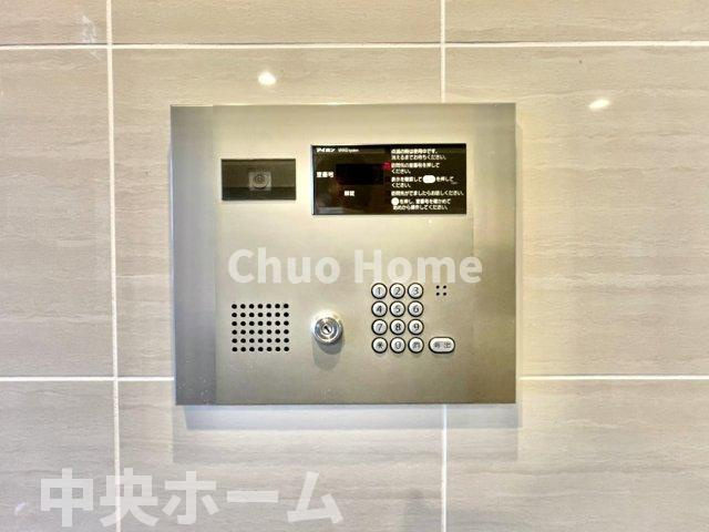 フェルクルールプレスト三ノ輪駅前の防犯設備|【オートロック】オートロックシステムでセキュリティ充実。当たり前ですが、安全で安心して暮らすのって大事ですよね。お探しのご条件でオートロック付きの物件を探す方も多いですがやはりセキュリティは大事です。