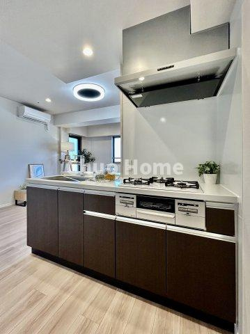 フェルクルールプレスト三ノ輪駅前のキッチン|ワイドで収納豊富なシステムキッチン