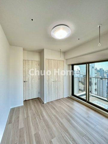 フェルクルールプレスト三ノ輪駅前の洋室|【洋室】快適に過ごす条件は、一人ひとり違います。だからこそ飾り過ぎないシンプルな内装と偏り過ぎないデザインで統一しております。居住していく中でオーナー様だけの【マイホーム】に創り上げて下さい