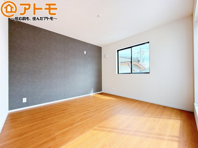 【寝室】 | 葵区瀬名三丁目13期　新築戸建　全1棟 | アクセントクロスが印象的なお部屋です。お気に入りの家具に囲まれてゆったり過ごしたいですね♪