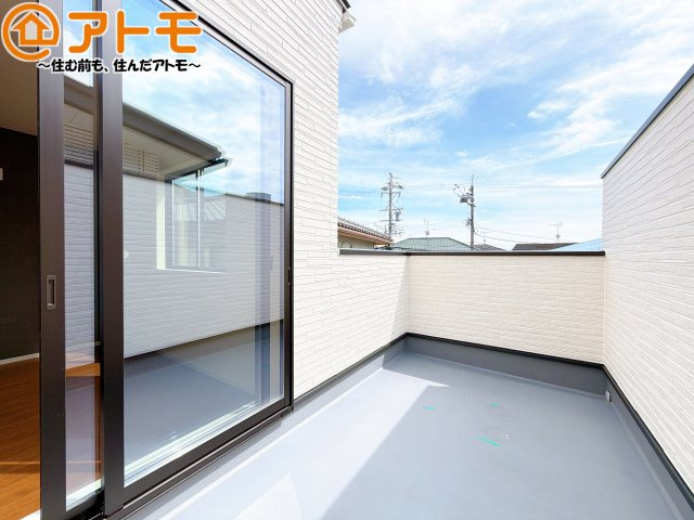 【バルコニー】 | 葵区瀬名三丁目13期　新築戸建　全1棟 | 陽当りの良いバルコニーはお洗濯物はもちろんお布団もふかふかになります♪