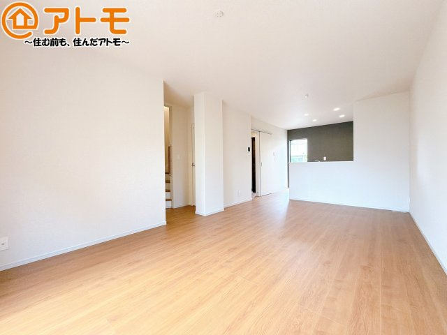 【居間・リビング】 | 葵区瀬名三丁目13期　新築戸建　全1棟 | 家族団らんのイメージは、リビングを思い浮かべませんか？リビングこそ広々としたお部屋が良いですね♪