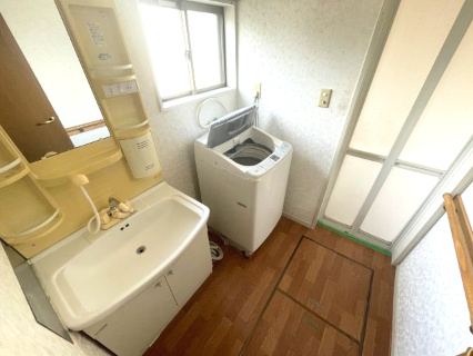 高島市新旭町太田中古戸建のランドリースペース
