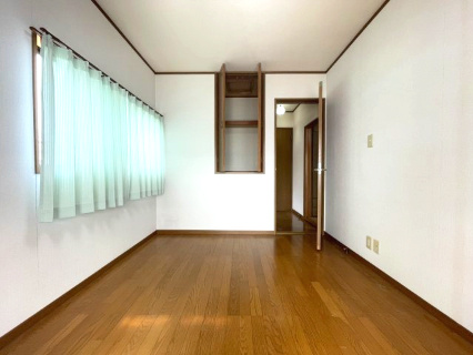 高島市新旭町太田中古戸建の洋室|2階洋室