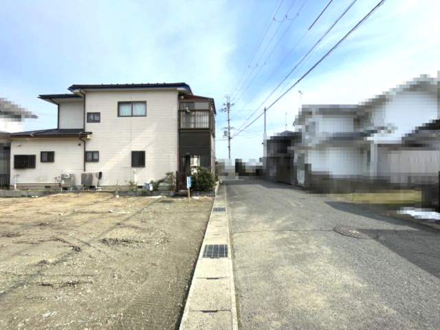 高島市新旭町太田中古戸建の前面道路含む現地写真