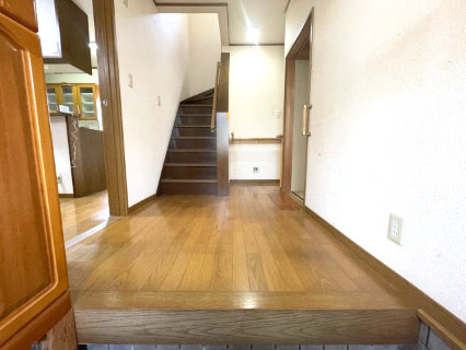 高島市新旭町太田中古戸建の玄関