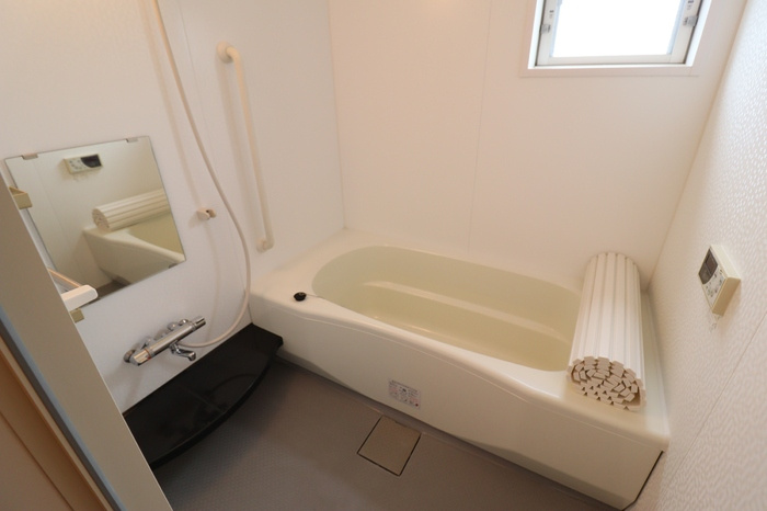 Belle Fleur Hitachino(ﾍﾞﾙ ﾌﾙｰﾙ ﾋﾀﾁﾉ)の浴室|1坪タイプユニットバス（小窓付）