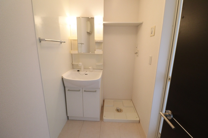 Belle Fleur Hitachino(ﾍﾞﾙ ﾌﾙｰﾙ ﾋﾀﾁﾉ)の洗面所|洗髪洗面化粧台、洗濯機置き場