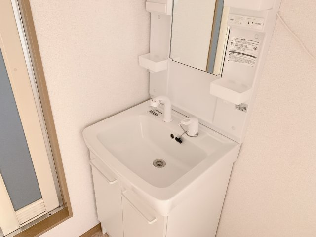 ミズキハイツの洗面所|シャワー付き洗面台で朝の身支度も快適◎