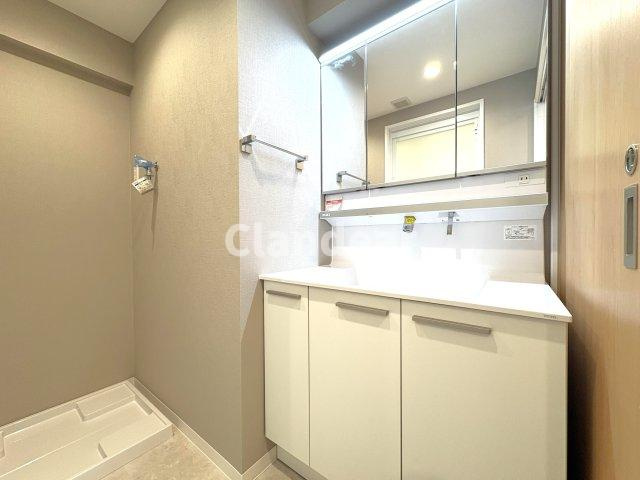 グラン・ドムール五反野の独立洗面台|ドキドキの新生活も、安心してスタート。ぴったりの住まいを見つけませんか？クランディアが一緒に住まい選びをサポートします‼　まずは、お気軽にお問合せください　＃クランディア