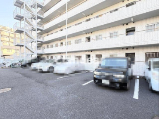 グラン・ドムール五反野の駐車場|ドキドキの新生活も、安心してスタート。ぴったりの住まいを見つけませんか？クランディアが一緒に住まい選びをサポートします‼　まずは、お気軽にお問合せください　＃クランディア