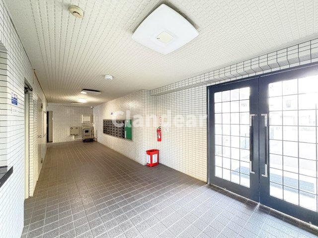 グラン・ドムール五反野のロビー|ドキドキの新生活も、安心してスタート。ぴったりの住まいを見つけませんか？クランディアが一緒に住まい選びをサポートします‼　まずは、お気軽にお問合せください　＃クランディア