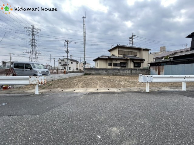 鴻巣市天神1丁目　売地の前面道路含む現地写真