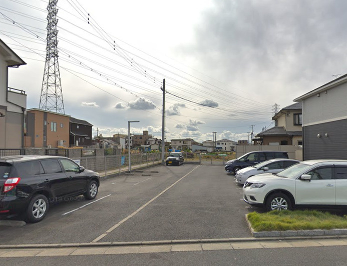 アーバン新家の駐車場