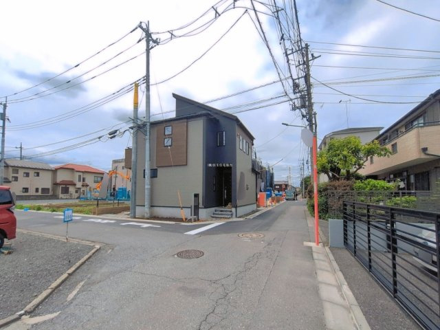 入間郡三芳町大字北永井の新築一戸建の前面道路含む現地写真