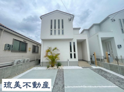 【外観】 | 那覇市宇栄原2期（全2棟）ラスト2号棟 | 2号棟　並列駐車2台可♪