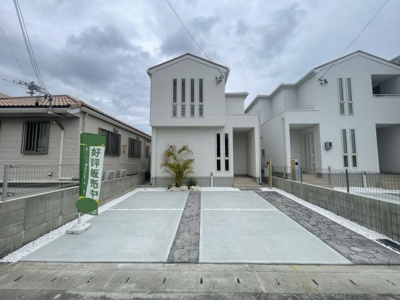 【外観】 | 那覇市宇栄原2期（全2棟）ラスト2号棟 | 2号棟　並列駐車2台可♪