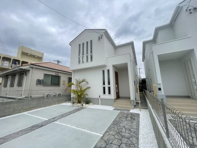 【外観】 | 那覇市宇栄原2期（全2棟）ラスト2号棟 | 2号棟　並列駐車2台可♪