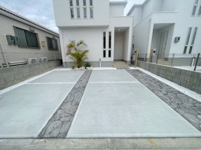 【駐車場】 | 那覇市宇栄原2期（全2棟）ラスト2号棟 | 2号棟　並列駐車2台可♪