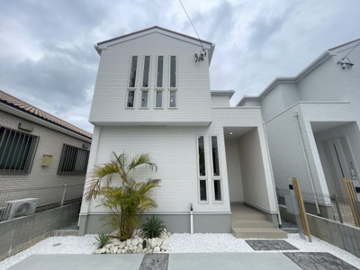 【外観】 | 那覇市宇栄原2期（全2棟）ラスト2号棟 | 2号棟　並列駐車2台可♪