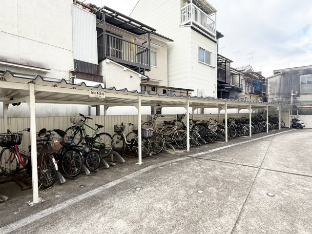 京都一乗寺コーポラスの駐輪場|敷地内駐輪場です。