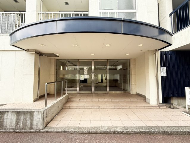 京都一乗寺コーポラスのエントランス|マンションの顔となるエントランスです。