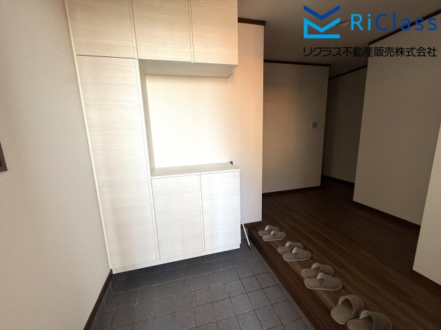 中古戸建　神戸市北区北五葉5丁目16の玄関|収納もある玄関です