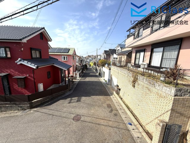 中古戸建　神戸市北区北五葉5丁目16の前面道路含む現地写真|前面道路含む現地写真です