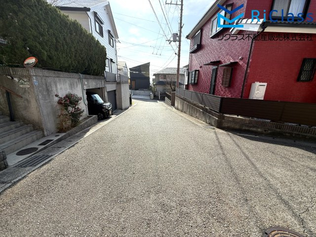 中古戸建　神戸市北区北五葉5丁目16の前面道路含む現地写真|前面道路含む現地写真です