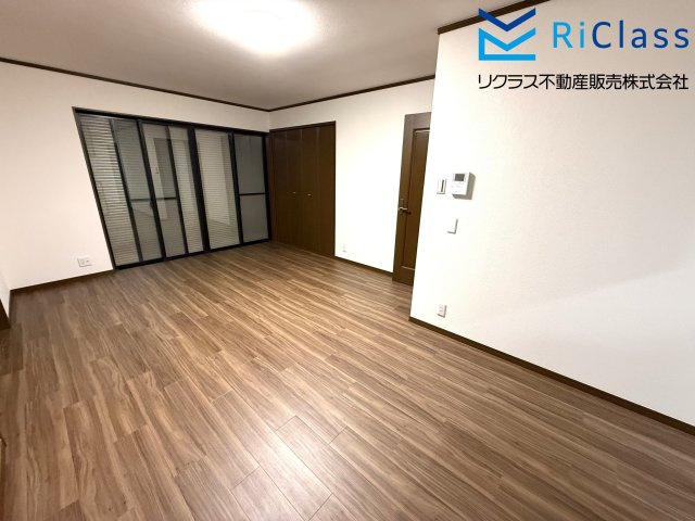 中古戸建　神戸市北区北五葉5丁目16の居間・リビング|ゆったりとしたリビングです