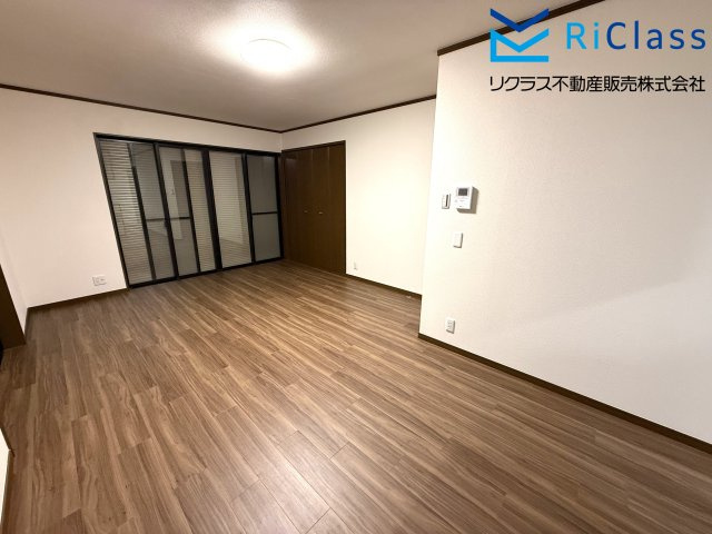 中古戸建　神戸市北区北五葉5丁目16の居間・リビング|ゆったりとしたリビングです