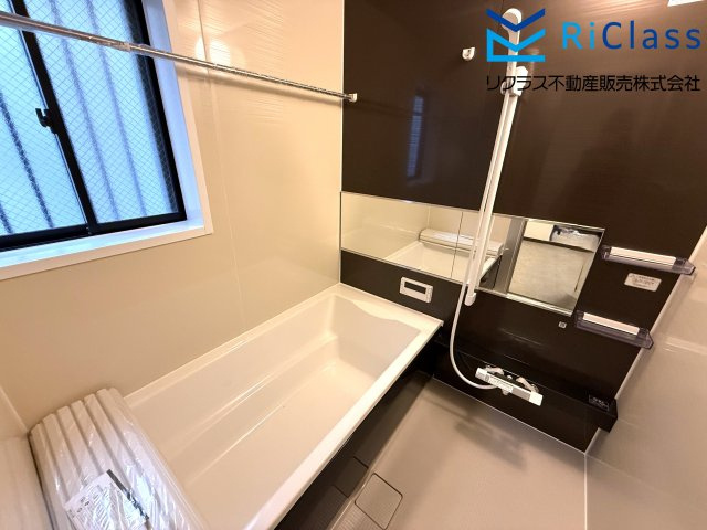 中古戸建　神戸市北区北五葉5丁目16の浴室|お風呂です
浴室乾燥機付きです
窓もあります