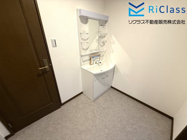 中古戸建　神戸市北区北五葉5丁目16の独立洗面台|使いやすい独立洗面台です