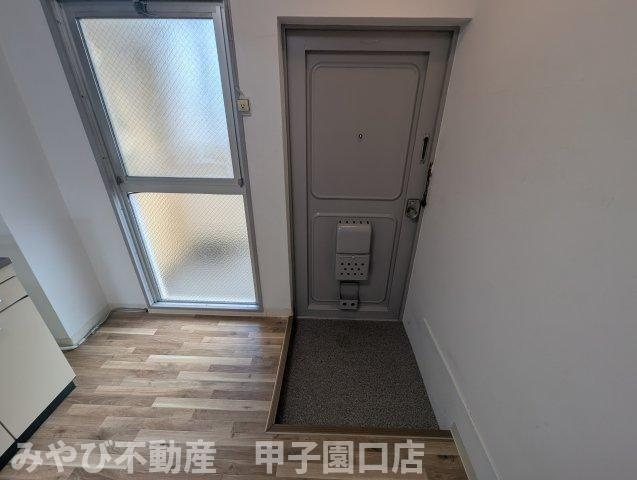 フタミハイツの玄関