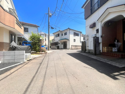 【前面道路含む現地写真】 | 調布市菊野台3丁目　新築戸建　全1棟